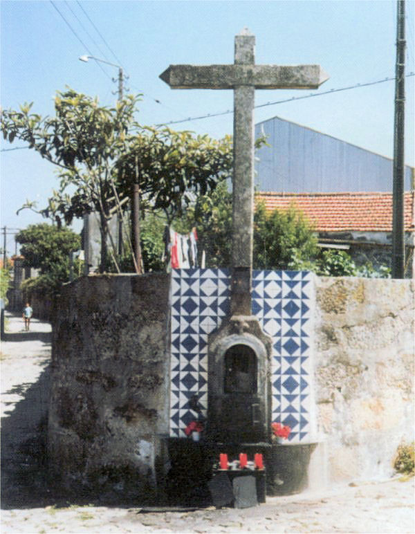 Cruzeiro na Rua do Senhor Cust�ias